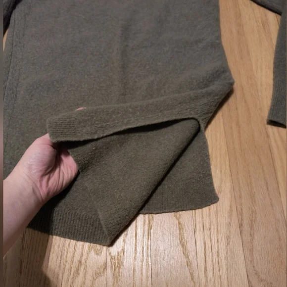 Merino blend asymmetrical sweater - Picture 2 of 7